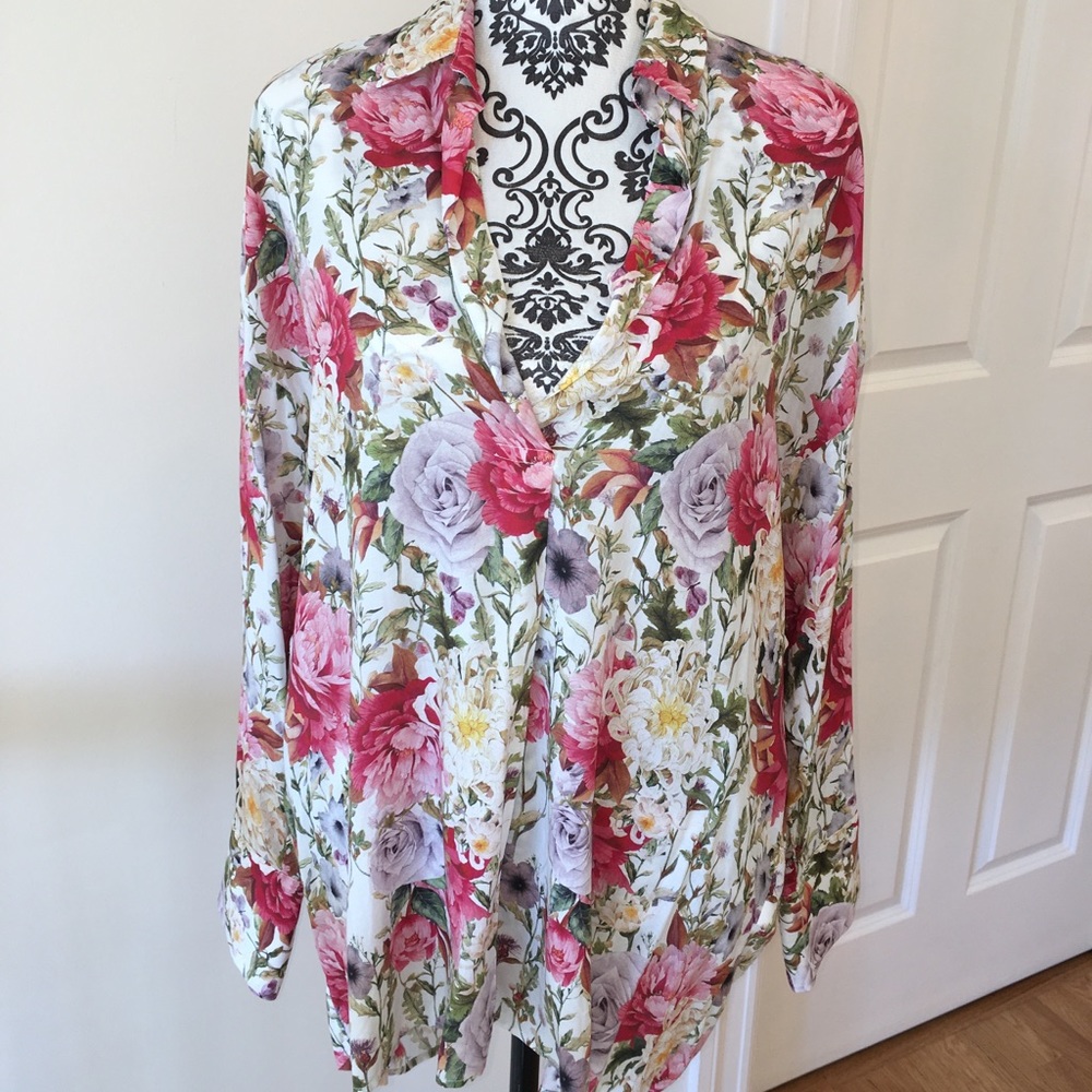 New and Gorgeous Zara Blouse 🌺